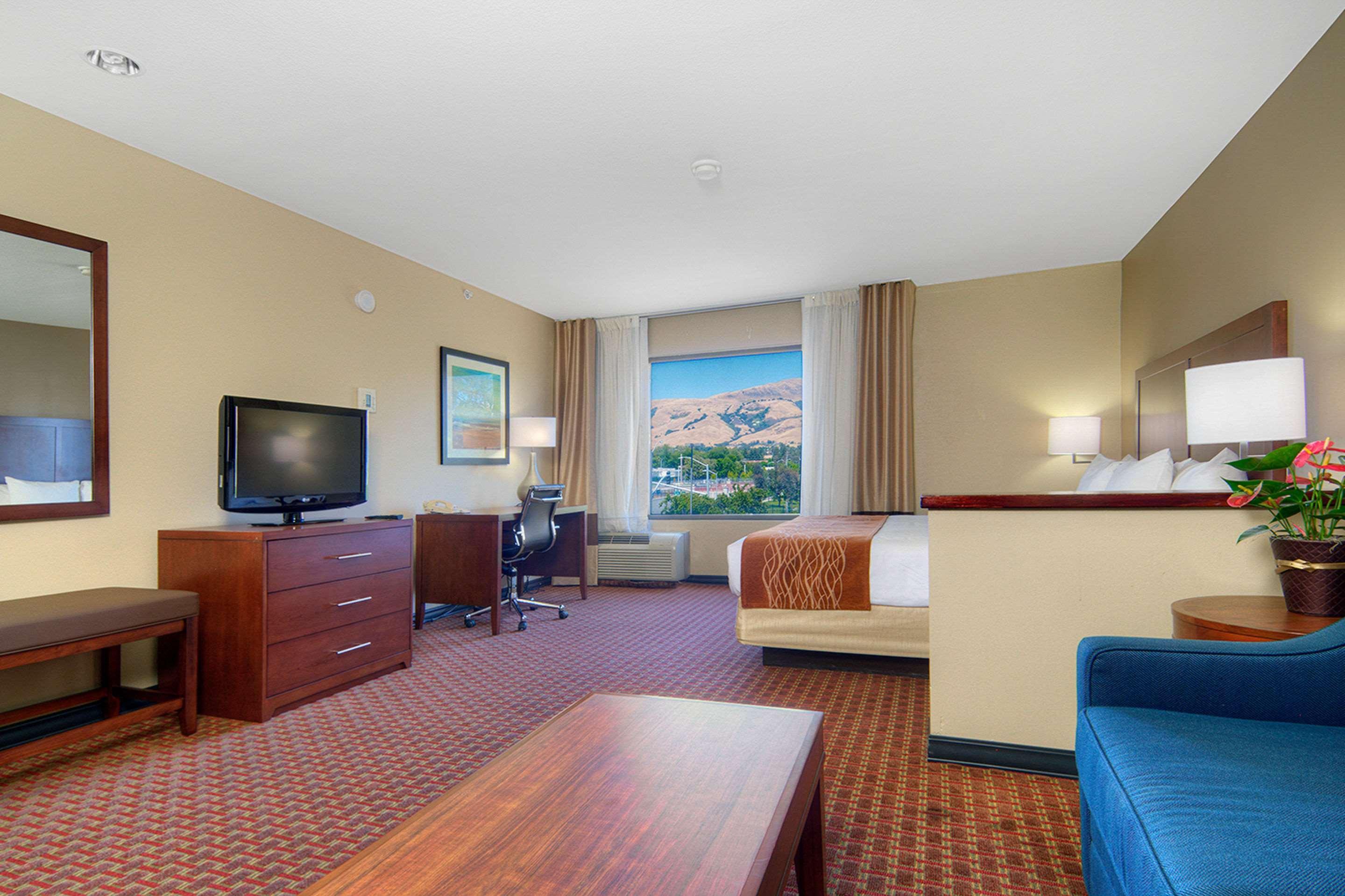 Comfort Inn Silicon Valley East Фремонт Экстерьер фото