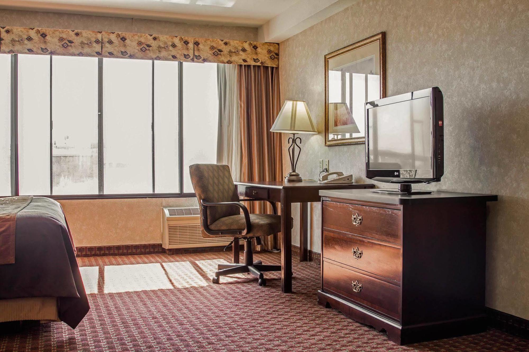 Comfort Inn Silicon Valley East Фремонт Экстерьер фото