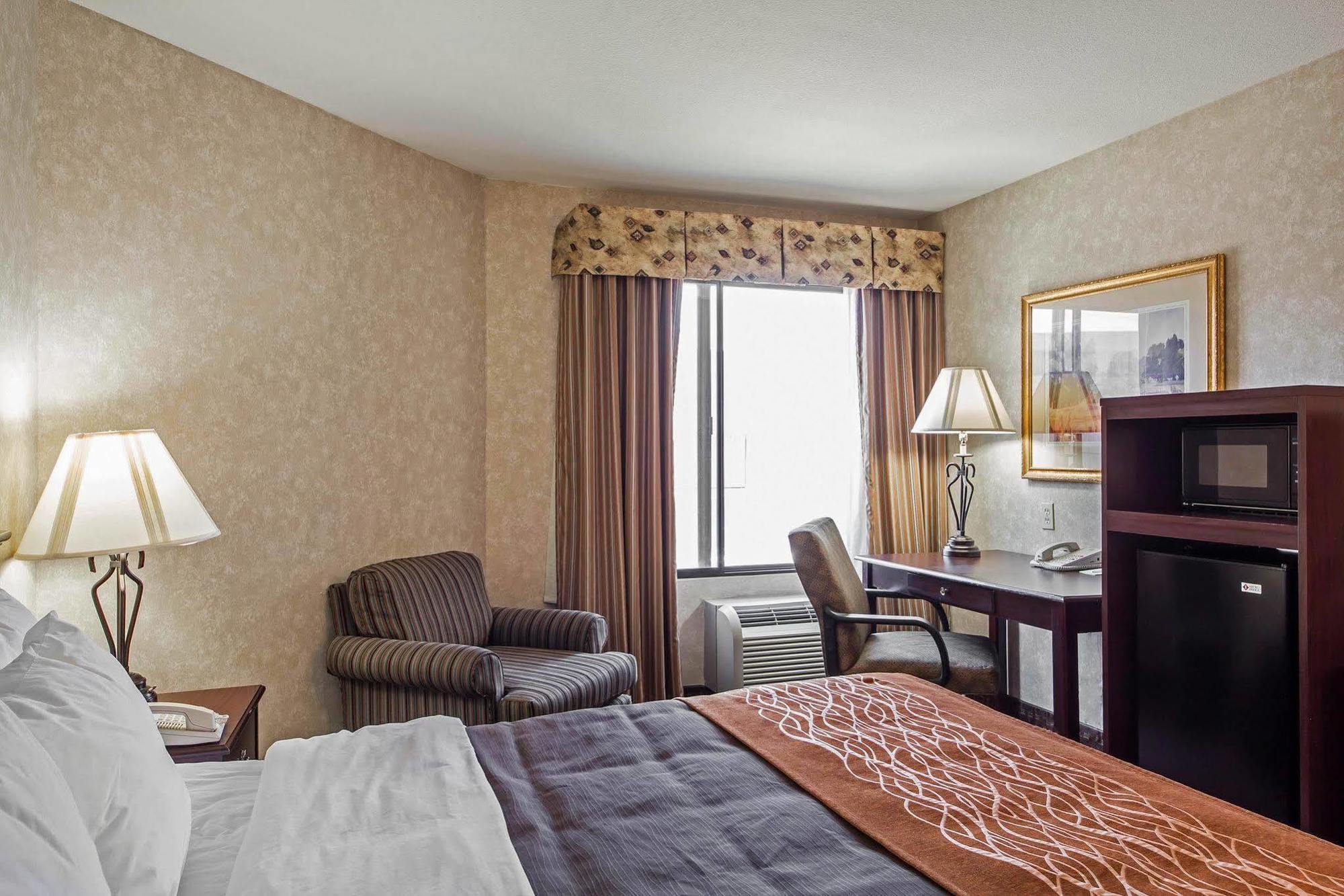 Comfort Inn Silicon Valley East Фремонт Экстерьер фото